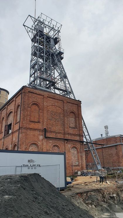 Wieża szybu na terenie zabytkowej kopalni