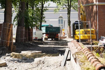 Prace budowlane wokół zabytkowych zabudowań byłego szpitala Juliusz