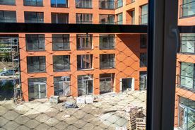 Briefing prasowy na terenie nowego budynku mieszkalnego TBS w Rybniku