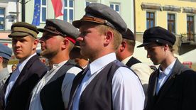 Inscenizacja historyczna grup rekonstrukcyjnych, odtwarzająca wydarzenia sprzed 100 lat, kiedy to na rybnickim rynku podpisane zostały dwa ważne dokumenty związane z przyłączeniem Śląska do Polski