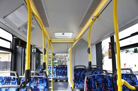 Wnętrze autobusu miejskiego