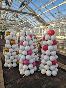 Ozdoby świąteczne przygotowane do ozdobienia rybnickiego rynku