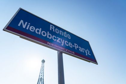 Wieża Eiffla na rybnickim rondzie Niedobczyce-Paryż