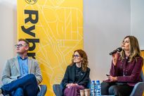 zdjęcie ludzi na konferencji