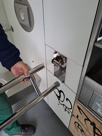 zdewastowane toalety publiczne