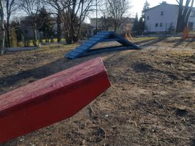 Wybieg boczna fot.RSK 7 Ogrodzony wybieg dla psów, elementy placu zabaw