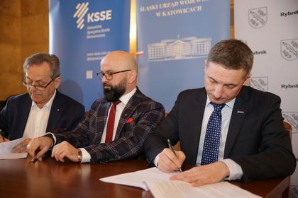 Podpisanie umowy o współpracy pomiędzy Miastem Rybnik, które reprezentował Prezydent Piotr Kuczera, a Katowicką Specjalną Strefą Ekonomiczną S.A., reprezentowaną przez Prezesa Zarządu dr. Janusza Michałka.