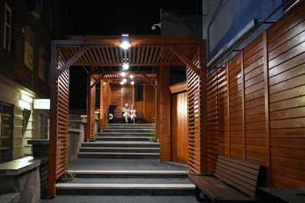 Dróżka Profesora Libury nocą - przed instalacją parasolek