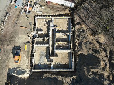 Zabetonowane fundamenty budynku