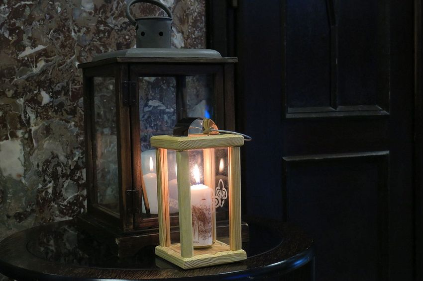 Lampion z ogniem betlejemskim