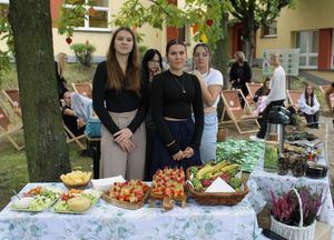 otwarcie zielonej strefy relaksu na terenie przyszkolnym