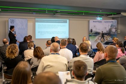 uczestnicy konterencji podsumowującej wdrożenie bliźniaka cyfrowego ulic miasta Rybnika 