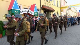 Inscenizacja historyczna grup rekonstrukcyjnych, odtwarzająca wydarzenia sprzed 100 lat, kiedy to na rybnickim rynku podpisane zostały dwa ważne dokumenty związane z przyłączeniem Śląska do Polski