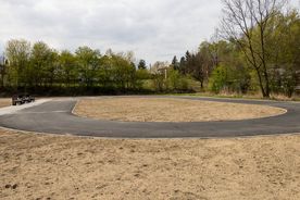 zdjęcie przedstawia tor rolkarski