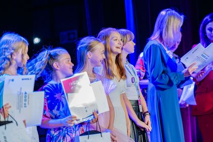 uczestnicy Festiwalu Piosenki Dziecięcej i Młodzieżowej im. Tadeusza Paprotnego w Rybniku