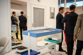 Sprzęty leczniczo-rehabilitacyjne w salach rybnickiego Ośrodka Leczenia i Rehabilitacji Dzieci im. św. Jana Pawła II 