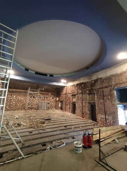 Sala widowiskowa w trakcie remontu. 