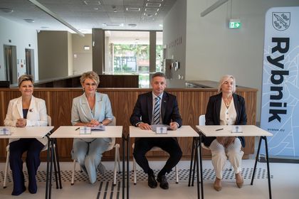 Podpisanie umowy na użytkowanie hospicjum