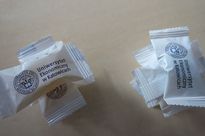 Grupa młodzieży w trakcie gry terenowej