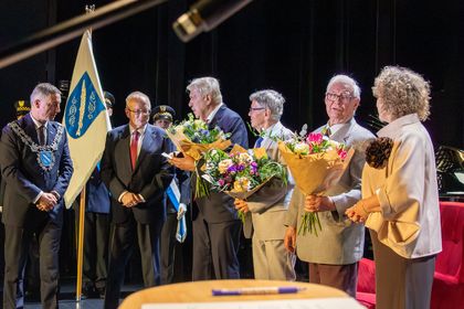 Honorowe Odznaczenia za Zasługi dla Województwa Śląskiego - ludzie na scenie