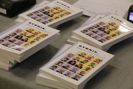 uczestnicy spotkania na premierze książki „Rybnik, moja opowieść. Rozmowy” 