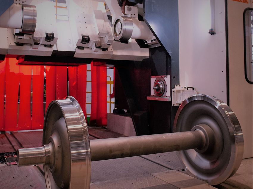 Tokarka portalowa do obróbki zestawów kołowych UFD140N