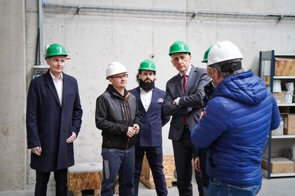 Zdjęcie przedstawia firmę Extral.