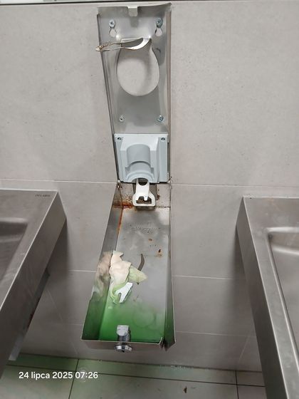 zdewastowane toalety publiczne