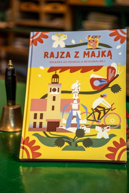 okładka książki regionalnej "Rajza z Majką"