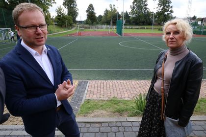 Spotkanie w dzielnicy Boguszowice Stare z udziałem prezydenta Rybnika, radnych Rady Miasta, dyrektorów miejskich jednostek oraz dziennikarzy.