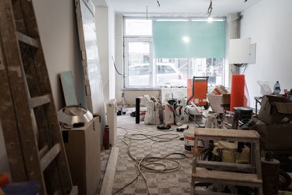 Prace remontowe i malarskie w pomieszczeniach powstającego Urban Labu