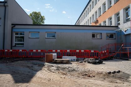 prace budowlane na terenie szkoły podstawowej nr 18