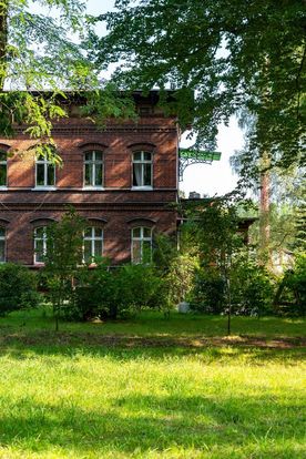 Park pod wieżą na terenie rybnickiego szpitala psychiatrycznego 