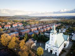 Domy z czerwonej cegły z lotu ptaka