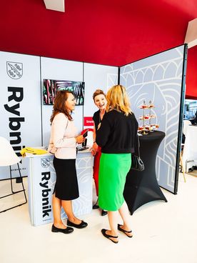 Rozmowy w ramach konferencji dot. nawiązywania relacji z organizacjami zrzeszającymi firmy z sektora dla biznesu