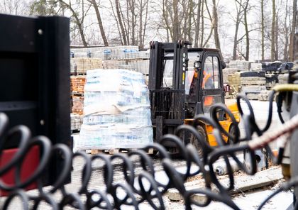 Transport z pomocą dla Ukrainy - załadunek środków zebranych przez mieszkańców Rybnika 