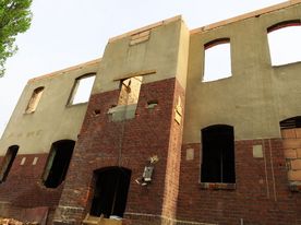 Swierklanska fot.LucynaTyl 3 Zrujnowany, opuszczony budynek