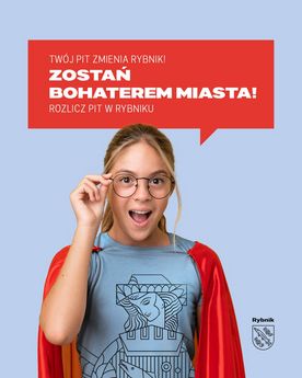 zdjęcie kobiety w okularach i pelerynie