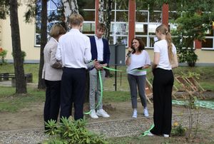 otwarcie zielonej strefy relaksu na terenie przyszkolnym
