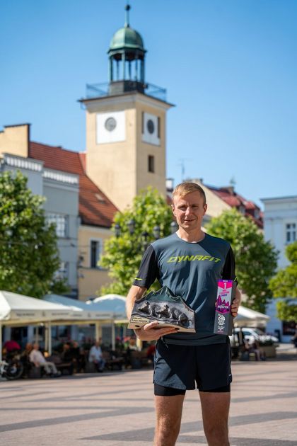 sportowiec na płycie rynku