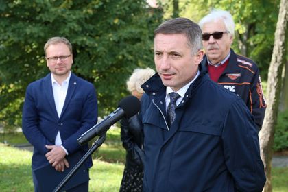 Spotkanie w dzielnicy Boguszowice Stare z udziałem prezydenta Rybnika, radnych Rady Miasta, dyrektorów miejskich jednostek oraz dziennikarzy.