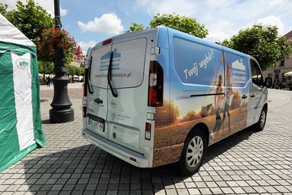 Samochód mobilnego biura programu czyste powietrze