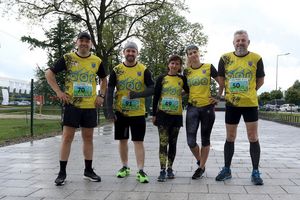 Uczestnicy plenerowego biegu