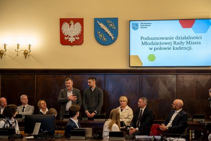 obrady młodzieżowej rady miasta