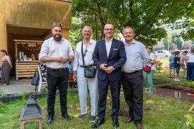 uczestnicy urodzin Dziennego Domu Pomocy Senioralnej