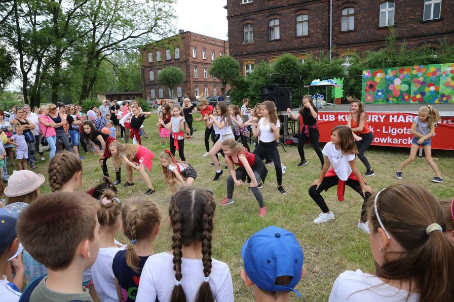 Występująca grupa taneczna