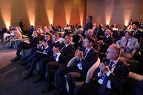 zdjęcie przedstawia ludzi na widowni 