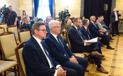 Podpisanie umowy o dofinansowaniu w wysokości 45,5 mln zł zakupu przez Rybnik 20 autobusów napędzanych wodorem