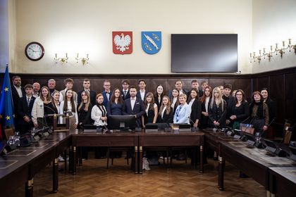 Zdjęcie przedstawia I Sesję MRM.