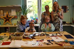 Medale dla uczestników Biegu Barbórkowego wykonają podopieczni Warsztatu Terapii Zajęciowej „Przystań”. Fot. MOSiR Rybnik. 